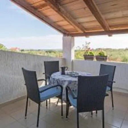 Ganze In Mit Garten Und Terrasse شقة *